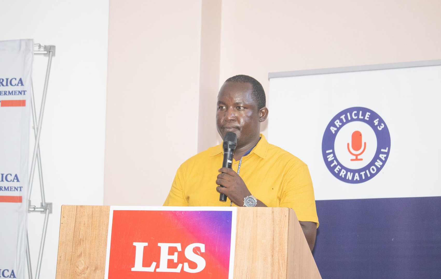 Speaker at the LES25 podium